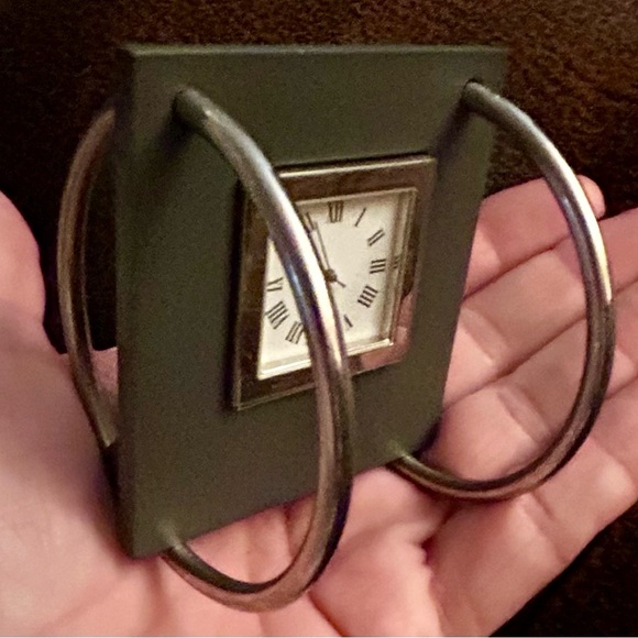 Vintage Quartz Mini Clock - Picture 9 of 13